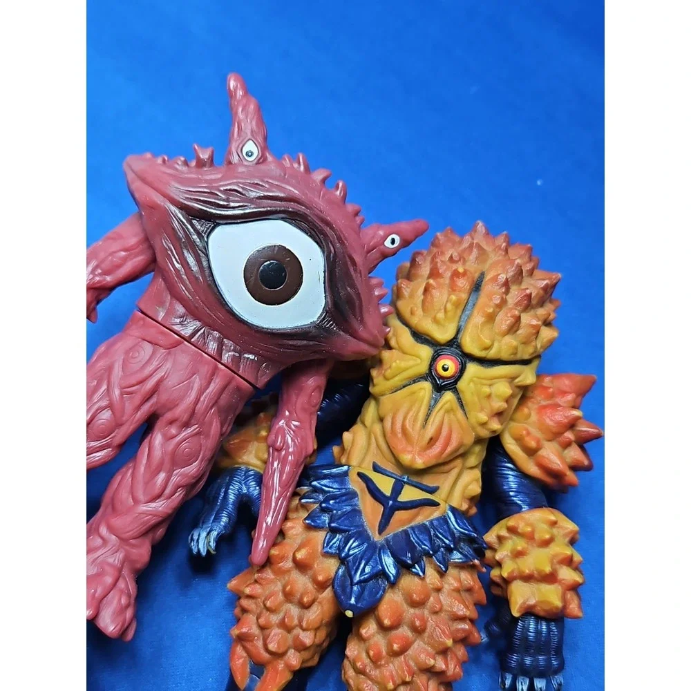 Bandai Ragstone Ultra Monster Ultraman Cosmos Kaiju Sofubi & Ultra Gan-Q 2001